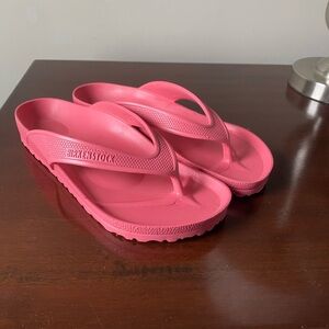 NWOT BIRKENSTOCK Honolulu flip flops